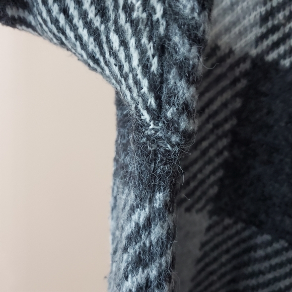 DKNY Oversized Knit Cowl Turtle Neck Long Sleeve Sweater in Grey Plaid Pattern - Picture 6 of 13